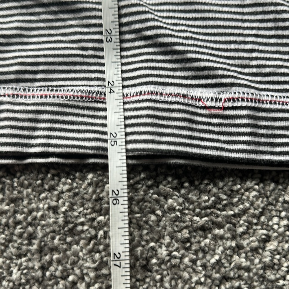 Red Thread top - Picture 4 of 8